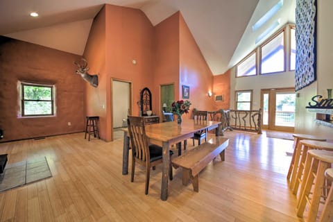 Peaceful Custom Carbondale Home with Deck, Near SIU! House in Makanda Township