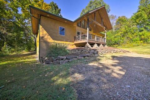 Peaceful Custom Carbondale Home with Deck, Near SIU! House in Makanda Township