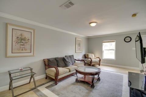 Gulfport Condo with Private Balcony - Walk to Beach! Apartment in Gulfport