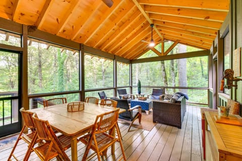 Tranquil Highlands Cottage with Fire Pit and Stream! House in Highlands