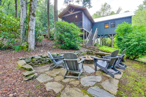 Tranquil Highlands Cottage with Fire Pit and Stream! House in Highlands