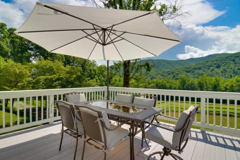 Candler Cabin with Deck and Mount Pisgah Views! Cabin in East Fork