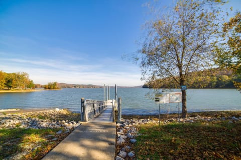 Waterloo Home Walk to Pickwick Lake Fishing Pier! House in Pickwick Lake