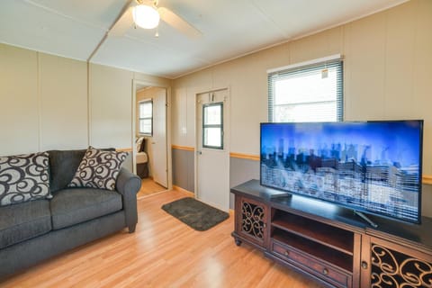 Waterloo Home Walk to Pickwick Lake Fishing Pier! House in Pickwick Lake