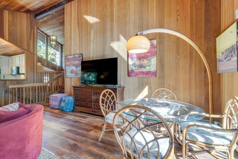 Family-Friendly Truckee Cabin Near Ski Shuttle! Cabin in Northstar Drive