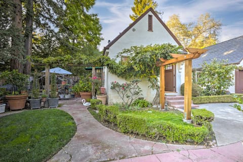 Updated Menlo Park English Tudor Garden Cottage! House in West Menlo Park