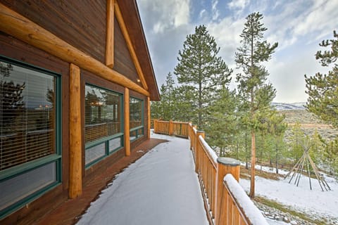 2 Mi to Skiing Mtn-View Home with Deck in Granby! House in Granby