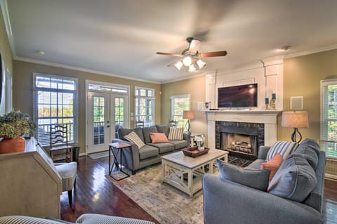 Lake Keowee Escape with Dock, Deck and Lake Access! House in Lake Keowee