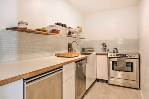 Palm Springs Retreat with Pool Access and Valley Views Apartment in Palm Springs