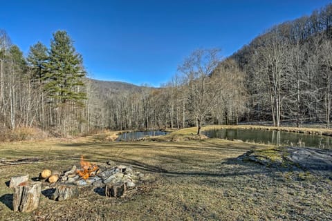Emerald Gate Farm Cabin with On-Site Fishing Pond! Cabin in Tennessee