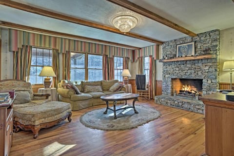 Emerald Gate Farm Cabin with On-Site Fishing Pond! Cabin in Tennessee