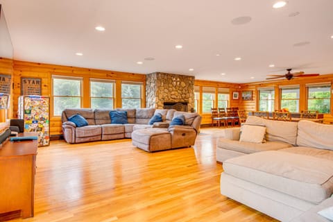 Deck For Entertaining Belmont Group Getaway House in Belmont