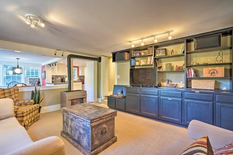 3-Acre Lodge with Snowmobile and Four-Wheeling Trails House in Allegheny River