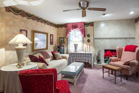 Large and Private Guest House Apt with Patio and Views! Apartment in Kentucky