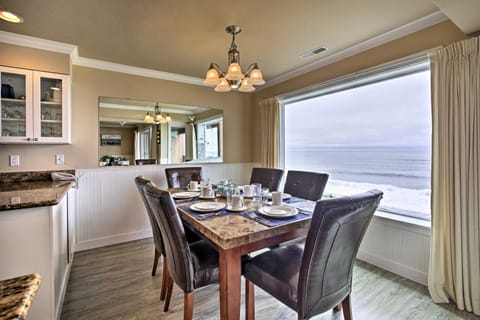 Beachfront Condo with Patio and Views - Walk to Shore! Apartment in Lincoln Beach