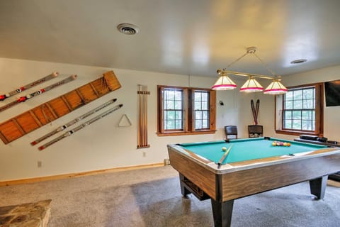 Family-Friendly Massanutten Log Home with Views! House in Massanutten