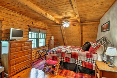 Family-Friendly Massanutten Log Home with Views! House in Massanutten