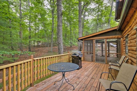 Family-Friendly Massanutten Log Home with Views! House in Massanutten
