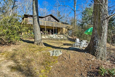 Dog-Friendly Hendersonville Cabin Deck and Views Cabin in Laurel Park