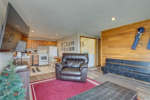 Snowed Inn Cozy Winterplace Ski-InandSki-Out Cabin Cabin in West Virginia