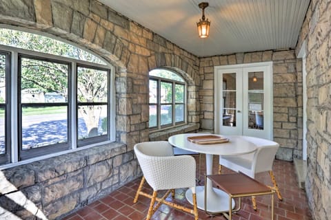 8 Mi to Kentucky Derby Charming Louisville Gem House in Louisville