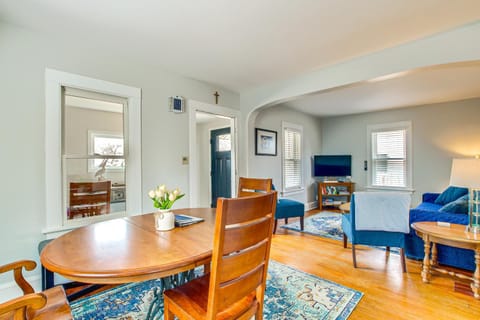 Anias Retreat with Deck Walk to Lake Michigan! House in Two Rivers