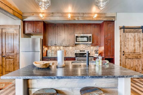 2 Blocks To Grand Lake Downtown Western Cabin! Cabin in Grand Lake