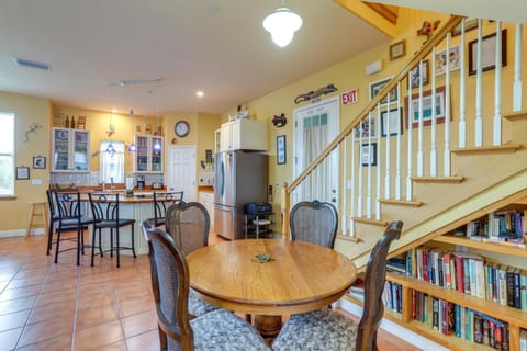 350 Ft to Beach! Lizard Lair in Indian Rocks Apartment in Indian Rocks Beach