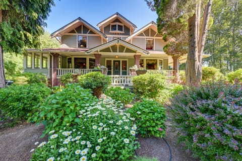 Historic Auburn House on 37 Acres with Private Lake! House in Kent