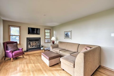 Charming Neenah House with Porch on Lake Winnebago! House in Neenah