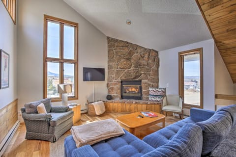 Modern Condo with Balcony and BBQ, 6 Mi to Winter Park Apartment in Fraser