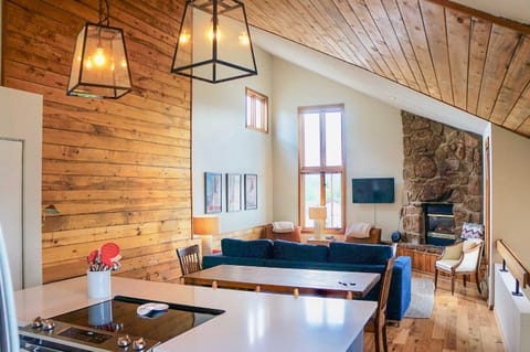 Modern Condo with Balcony and BBQ, 6 Mi to Winter Park Apartment in Fraser