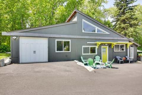 17 Mi to Schweitzer Mtn All-Season Retreat! House in Sagle