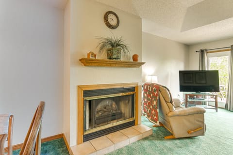 Cozy Branson Townhome 1 Mi to Silver Dollar City! House in Table Rock Lake