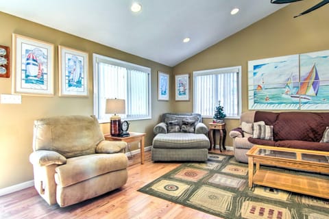 9 Mi to Ocean City Beaches Retreat with Patio House in Ocean Pines