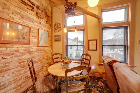 Saugatuck Retreat in Historic Downtown! Apartment in Saugatuck