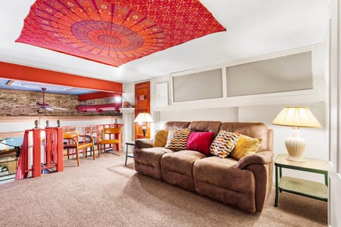 Saugatuck Retreat in Historic Downtown! Apartment in Saugatuck