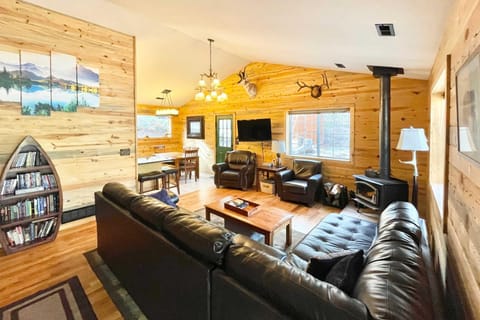 Bobcat Trail Cabin on 3 Acres in Como! Cabin in Park County