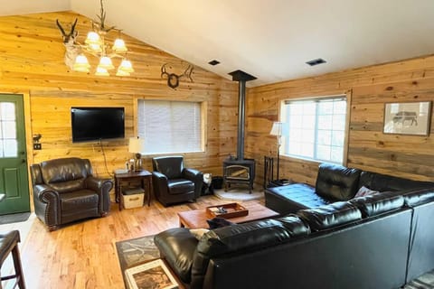 Bobcat Trail Cabin on 3 Acres in Como! Cabin in Park County