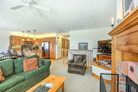 Inviting Ski-inandSki-out Condo at Jay Peak Resort! Apartment in Jay