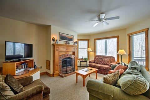 Inviting Ski-inandSki-out Condo at Jay Peak Resort! Apartment in Jay