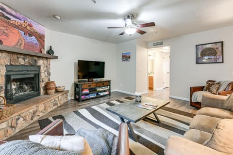 Mtn Views and Hot Tub Access Sedona Golf Retreat! Apartment in Village of Oak Creek