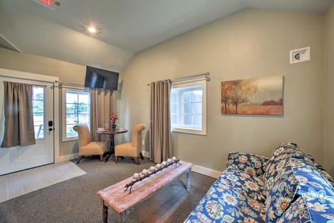 2 Mi to Branson Strip Cozy Cottage with Fire Pit! House in Hollister