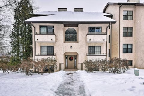 Lake Harmony Condo Less Than 1 Mi to Big Boulder Mountain! Apartment in Big Boulder Lake