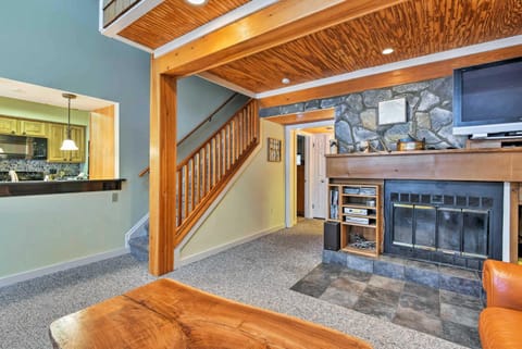 Lake Harmony Condo Less Than 1 Mi to Big Boulder Mountain! Apartment in Big Boulder Lake