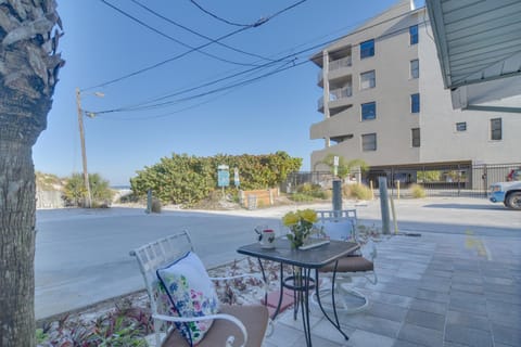 Breezy White Sands House Steps to Gulf Shore! House in Clearwater Beach