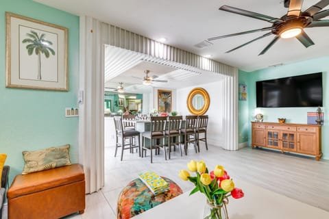 Breezy White Sands House Steps to Gulf Shore! House in Clearwater Beach