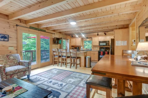 All-Season Log Cabin Escape! 11 Mi to Cranmore Mtn Cabin in Madison