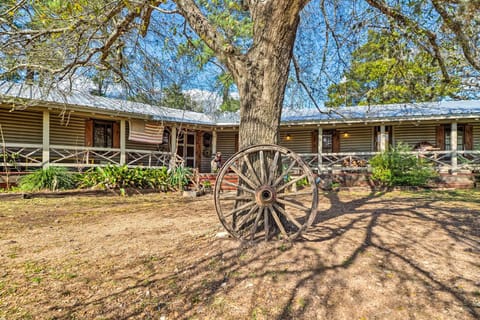 Lodge on Lake Siesta Spacious La Grange Retreat! House in Texas