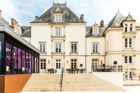 Le Mans Country Club Hotel in Centre-Val de Loire